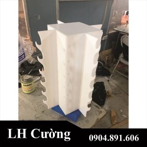 giá mica trưng bày kính mắt 02