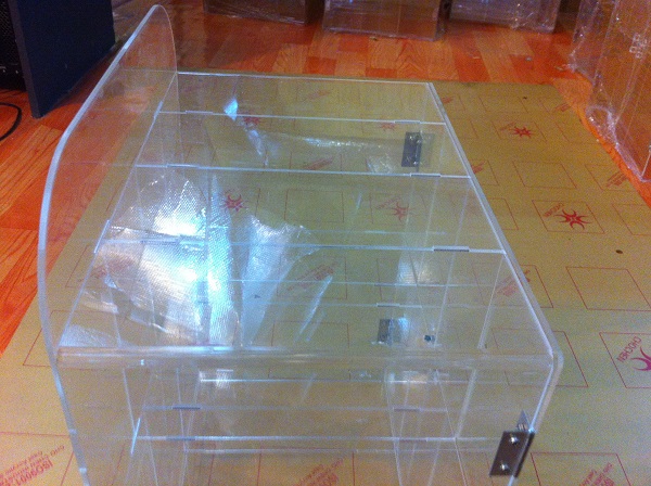 phần trên của tủ trưng bày
