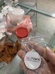 móc khóa mica tròn theo thương hiệu